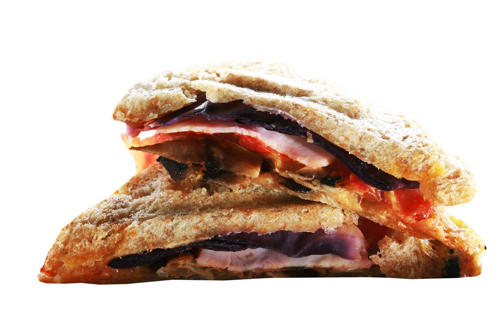 Kanapka z szynką, endywią, pomidorem, serem i pieczarkami