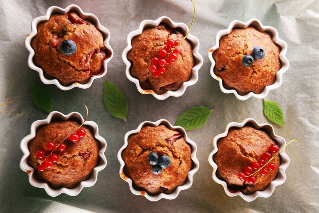 Pełnoziarniste muffiny <br> z kaszą jaglaną i truskawkami