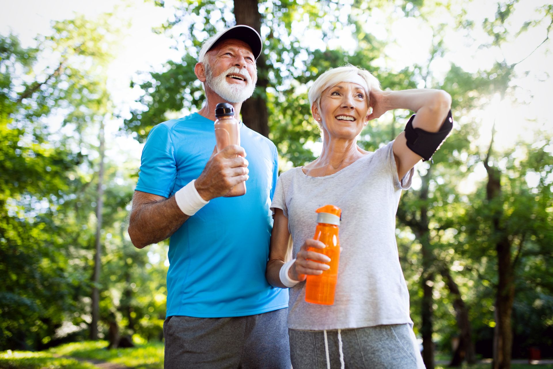 Chcesz pozostać w formie przez całe życie? Kluczem do zdrowego stylu życia jest umiarkowana aktywność fizyczna i dieta osób starszych oparta na pełnowartościowych składnikach - masz podwyższony cholesterol? Wprowadź do diety sterole roślinne i potas, który obniża ciśnienie.