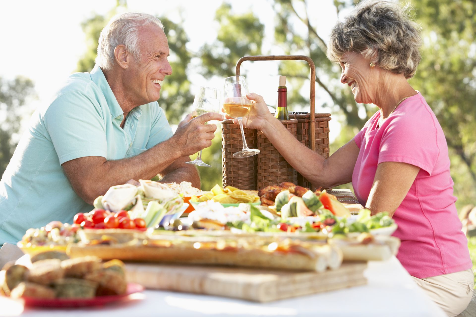Dieta dla seniora bogata w sterole roślinne obniżające wysoki poziom złego cholesterolu, tłuszcze roślinne, warzywa i owoce z potasem i kwasy omega-3 i 6.