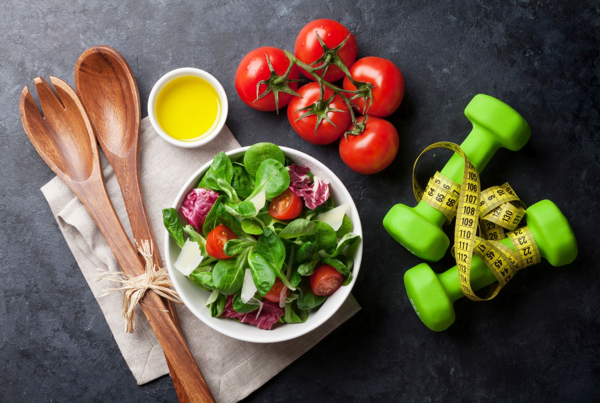 Dieta przy insulinooporności powinna opierać się na niskim indeksie glikemicznym i redukcji masy ciała w przypadku otyłości.