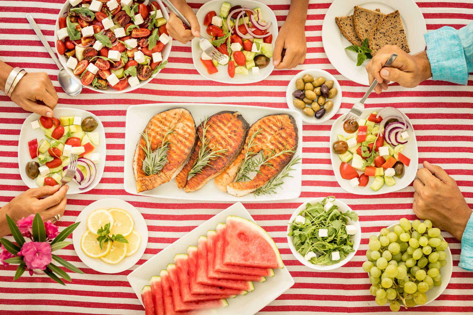 Dieta śr&oacute;dziemnomorska - przepisy zdrowe dla serca, zasady diety, jadłospis i zdrowe produkty wspomagające pracę serca i profilaktykę obniżania cholesterolu